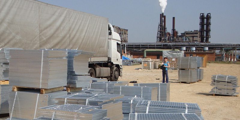 Поставка решетчатого настила на объекты нефтехимической отрасли